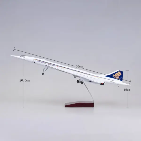 1:125 Scale Singapore Airlines Concorde Model - Image 4