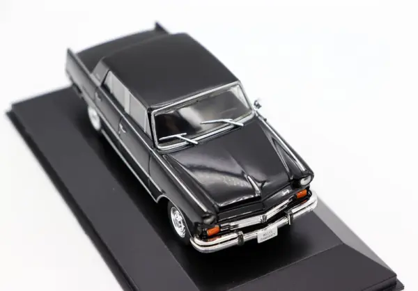 Willys Itamaraty 1967 Diecast Model Car 1:43 - Image 5