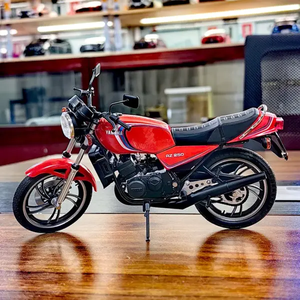 1:12 Scale Yamaha RZ250 Motorcycle Model - Image 7