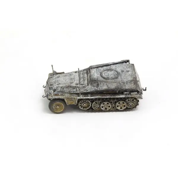 1:72 German SDKFZ 253 Military Vehicle Model - Image 3