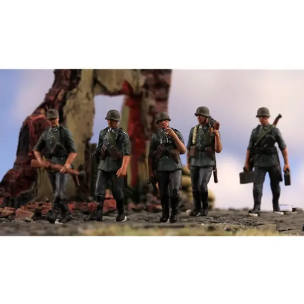 1:72 Scale WWII Soldier Figure Set of 5 - Image 2