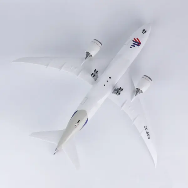 Boeing 787 Dreamliner Diecast Model Airplane - Image 6