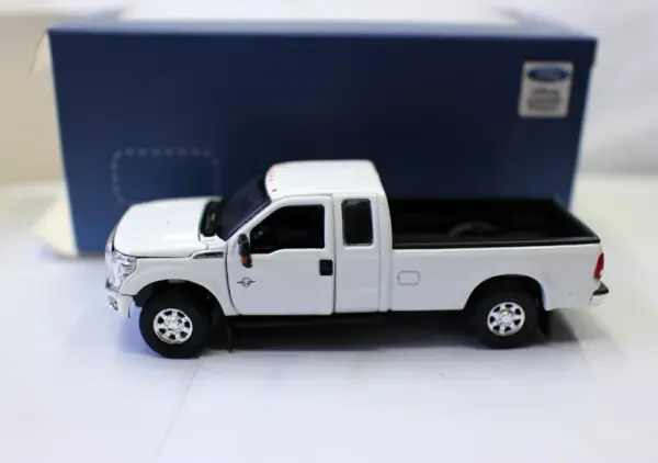 1/64 Scale F-250 Diecast Truck Model - Image 10