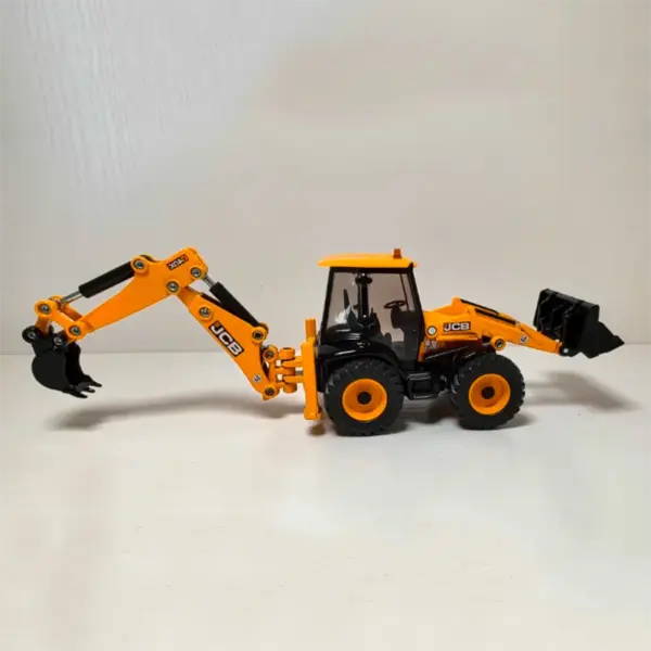 1:50 Scale JCB 4CX Backhoe Loader Model - Image 2