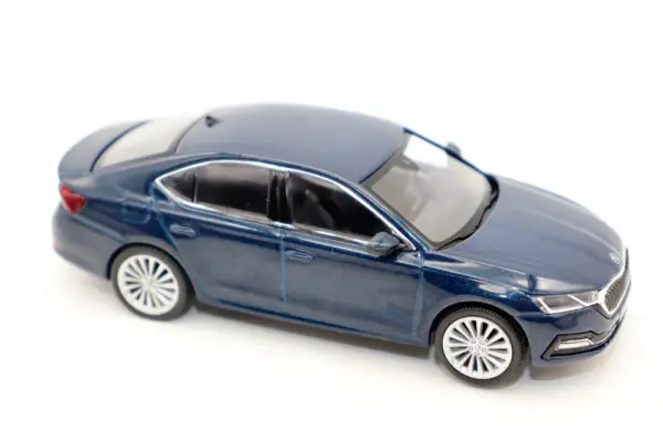 1:43 Scale SKODA OCTAVIA A8 Diecast Model - Image 6