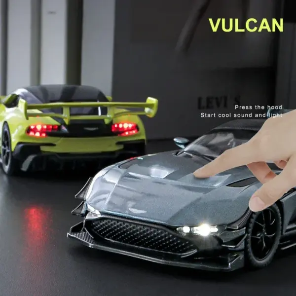 1:32 Aston Martin VULCAN Diecast Model Car - Image 2