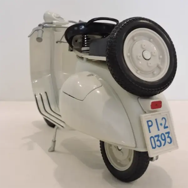 Diecast 1:6 Scale Vespa Motorcycle Model - Image 5