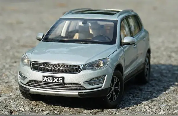 1:18 Scale X5 SUV Diecast Collectible Model - Image 7