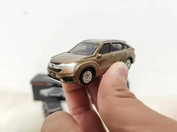 1:64 AVANCIER SUV Diecast Car Model Toy - Image 7