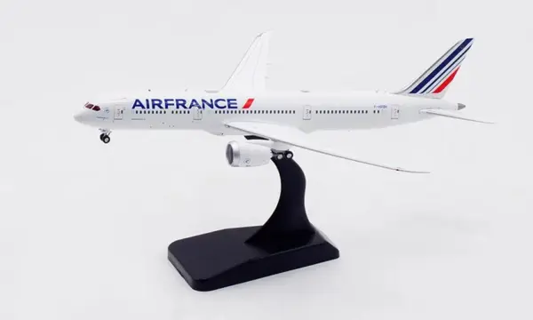 Air France B787-9 Diecast Model 1:400 Scale - Image 4