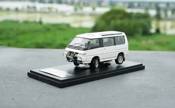 1:43 Scale Delica 4WD Diecast Model Car - Image 6