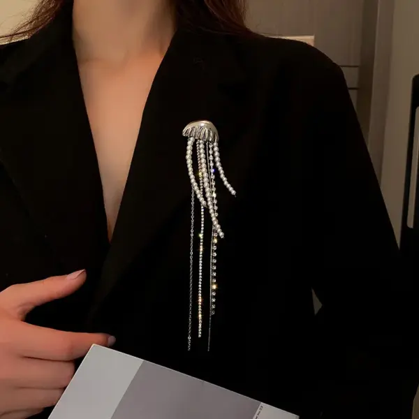 Vintage Crystal Pearl Jellyfish Brooch for Women - Image 4