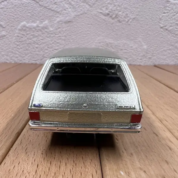 Ford 1981 Classic Vintage Car Model 1:43 Scale - Image 5