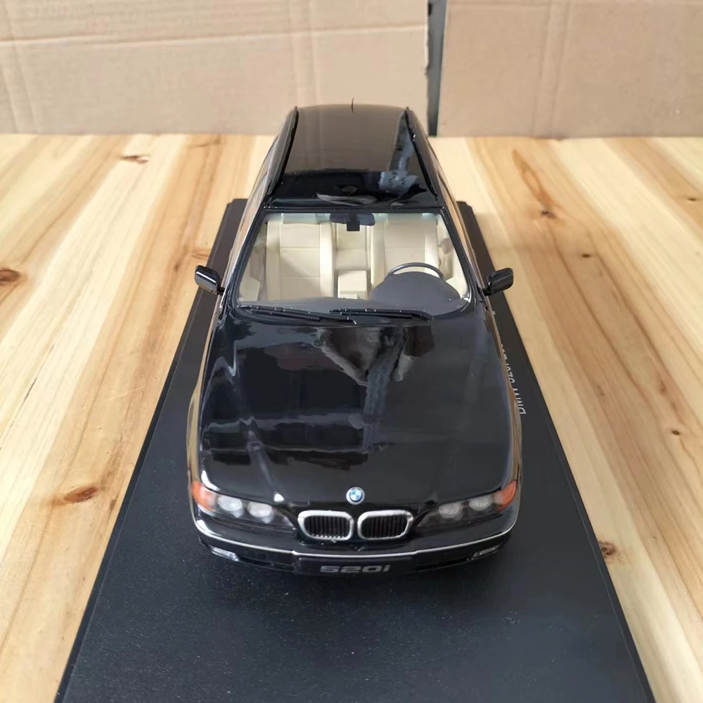 BMW 520i E39 1:18 Scale Alloy Model Car - Paint Issue 6 BMW 520i E39 1:18 Scale Alloy Model Car - Paint Issue - Image 6