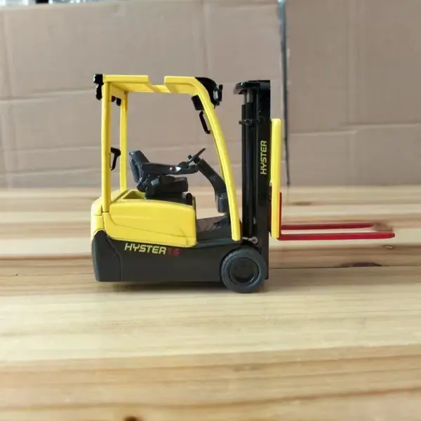 Die-cast 1:25 Alloy Forklift Model Decor - Image 3