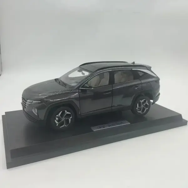 1:18 Scale Hyundai Tucson Alloy Car Model - Image 8