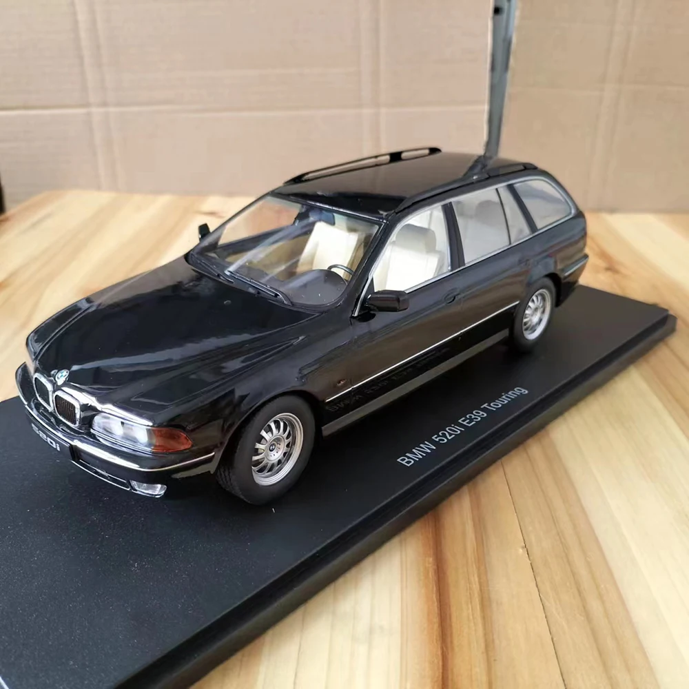 BMW 520i E39 1:18 Scale Alloy Model Car - Paint Issue 3 BMW 520i E39 1:18 Scale Alloy Model Car - Paint Issue - Image 3