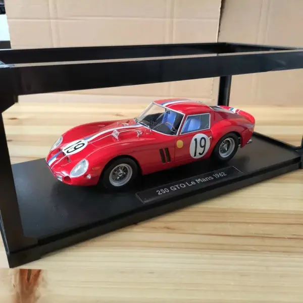Ferrari 250 GTO 1:18 Scale Diecast Model - Image 2