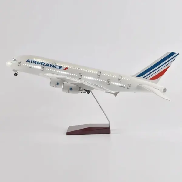 Airbus A380 Model Airplane with LED Light - Image 16