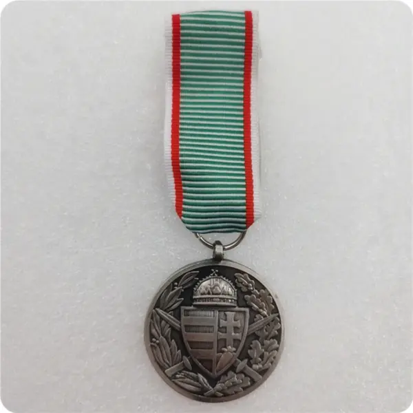 Hungarian World War I Commemorative Medal - Image 3