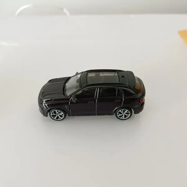 Lynk & Co 01 1:64 Scale Alloy Car Model - Image 4