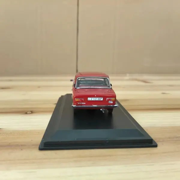 1:43 Scale Lada 2101 Diecast Model Car - Image 5