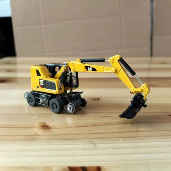 CAT M323F 1:87 Scale Excavator Model
