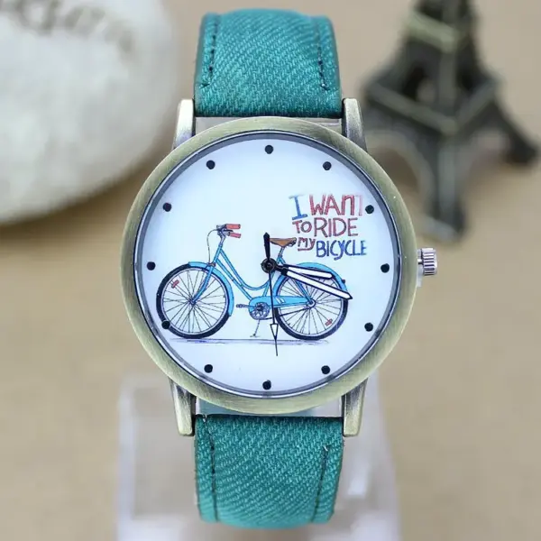 Fashionable Women's Quartz Watch with Leather Strap - Image 10