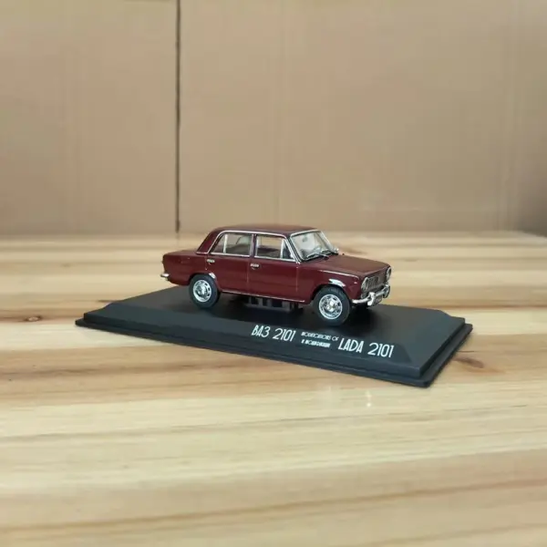 1:43 Scale Lada 2101 Diecast Model Car - Image 6