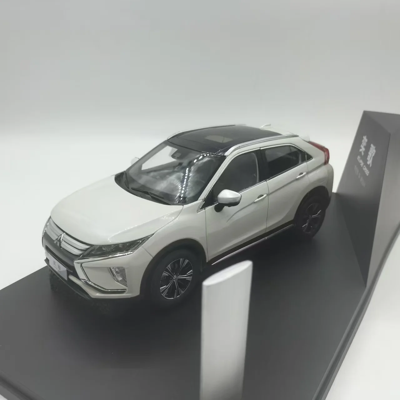 GAC Mitsubishi Eclipse Cross 1:18 Alloy Model 2 GAC Mitsubishi Eclipse Cross 1:18 Alloy Model - Image 2
