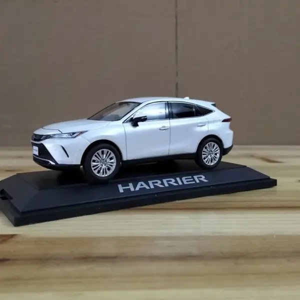 1:30 Scale Toyota Harrier Alloy Model Car - Image 2