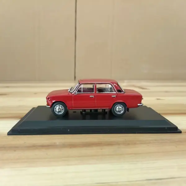 1:43 Scale Lada 2101 Diecast Model Car - Image 4