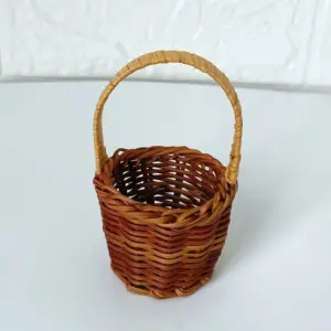 Mini Straw Handbags for Dollhouse Decor 43 S502fcb062f5843f694f48d16bca15a51A