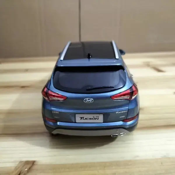 1:18 Scale Hyundai Tucson Alloy Car Model - Image 4