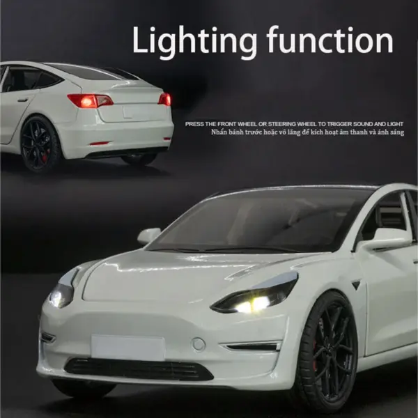 1/24 Alloy Boy Car Model with Sound and Light - Image 3