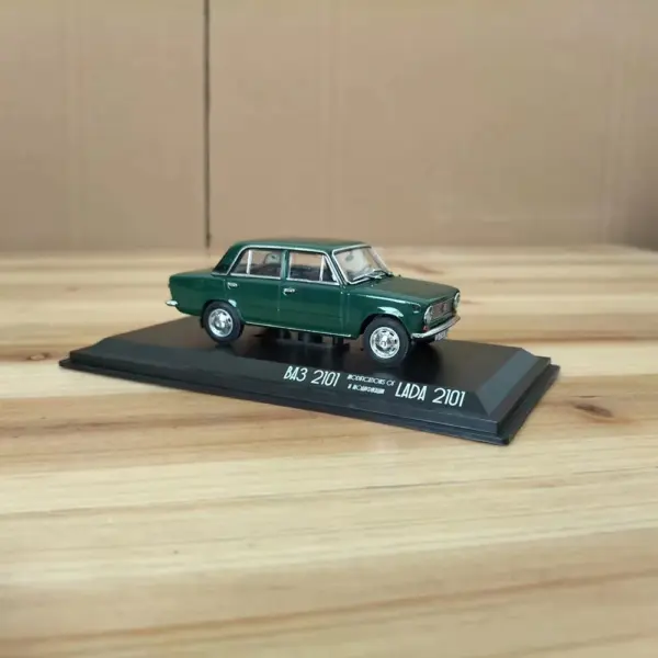 1:43 Scale Lada 2101 Diecast Model Car - Image 8
