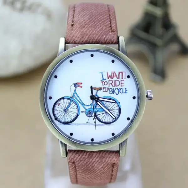 Fashionable Women's Quartz Watch with Leather Strap - Image 12