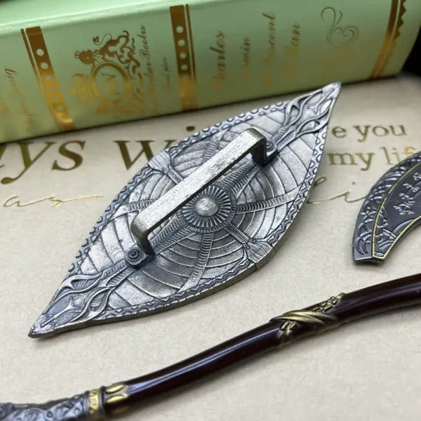 17cm Kratos Leviathan Ax and Shield Model - Image 4
