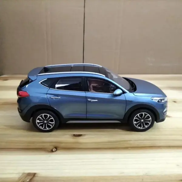 1:18 Scale Hyundai Tucson Alloy Car Model - Image 3