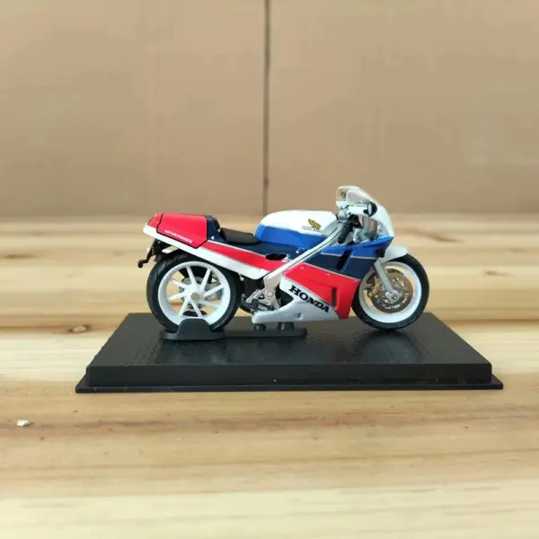1:24 Scale Honda 1987 VFR 750R Model - Image 3