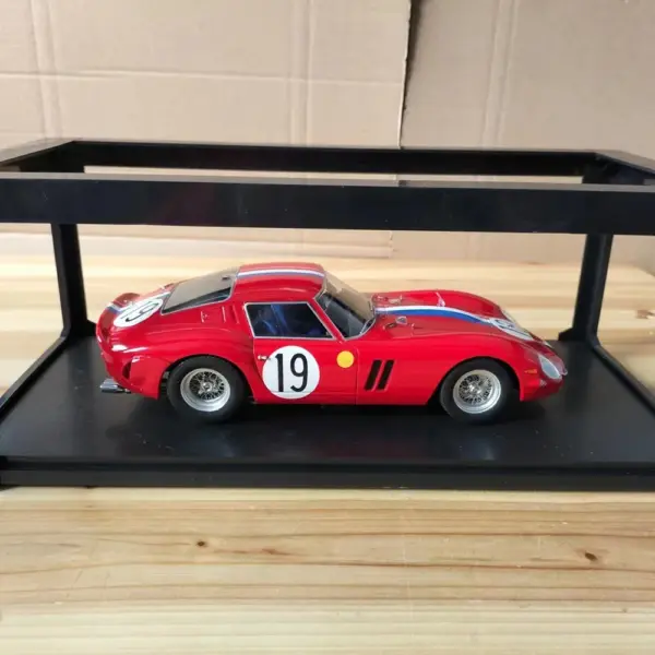 Ferrari 250 GTO 1:18 Scale Diecast Model - Image 3