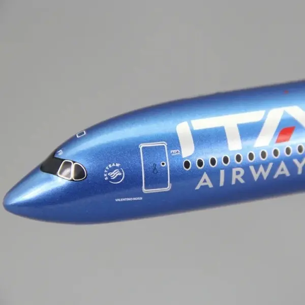 1/200 Scale ITA Airways A350 Model Airplane - Image 3