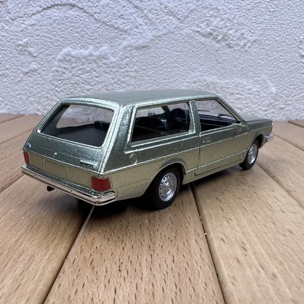 Ford 1981 Classic Vintage Car Model 1:43 Scale - Image 4
