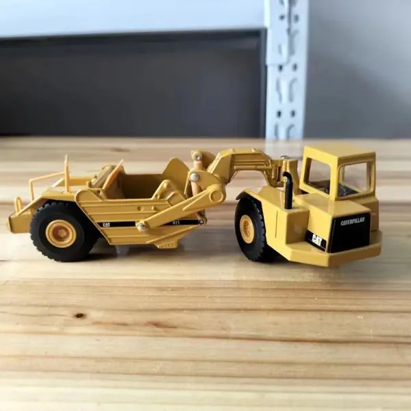 Caterpillar CAT 611 Die-cast Tractor Model - Image 2