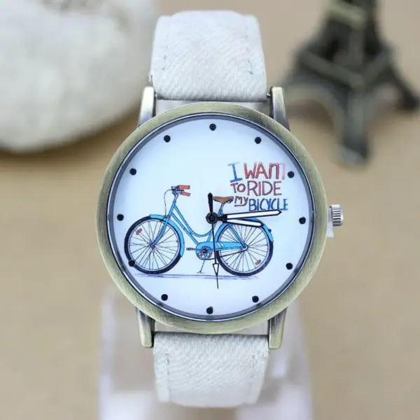 Fashionable Women's Quartz Watch with Leather Strap - Image 6