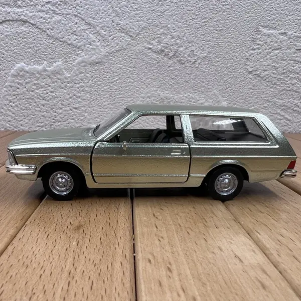 Ford 1981 Classic Vintage Car Model 1:43 Scale - Image 2