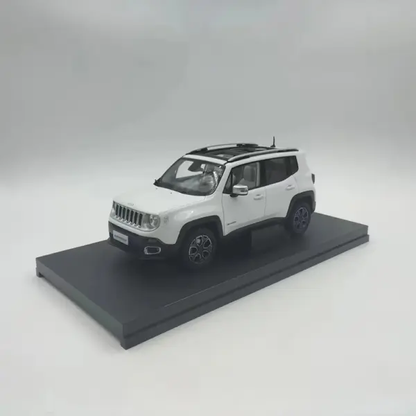 Die-cast 1:18 Jeep Renegade Alloy Model - Image 8