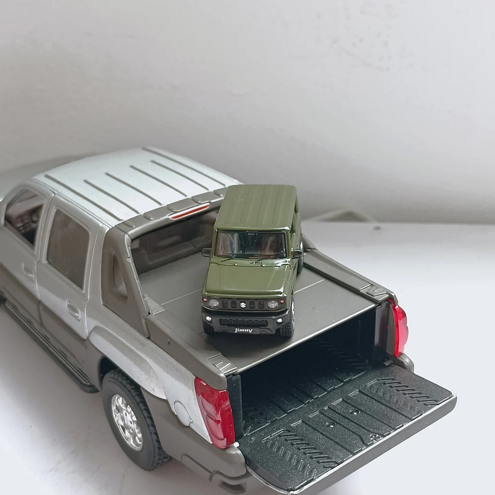 Suzuki Jimny Die-cast Model 1:64 Scale 6 Suzuki Jimny Die-cast Model 1:64 Scale - Image 6