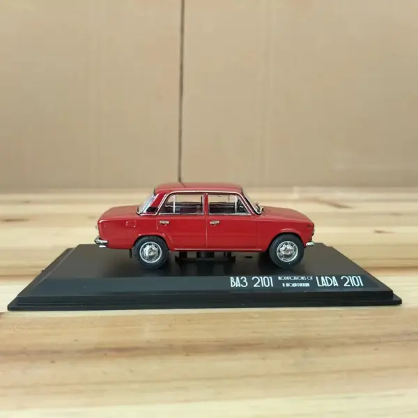1:43 Scale Lada 2101 Diecast Model Car - Image 3