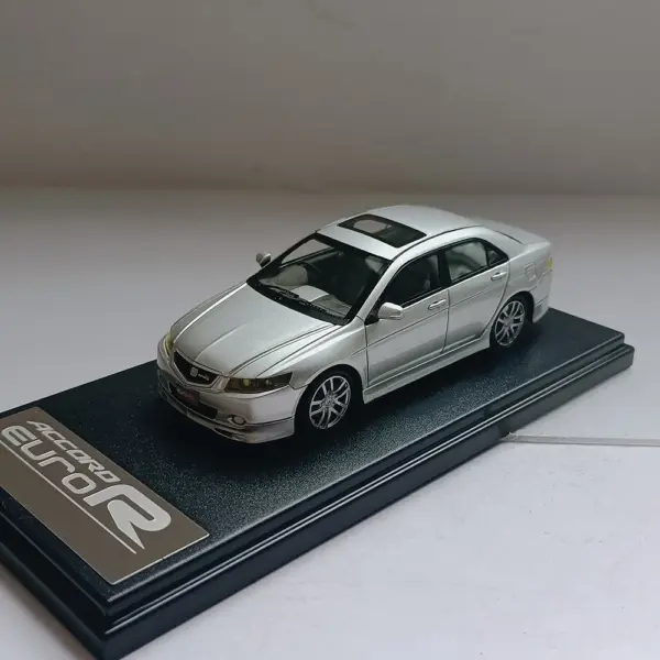 Honda Accord 7th Gen 1:43 Resin Model Car - Image 4